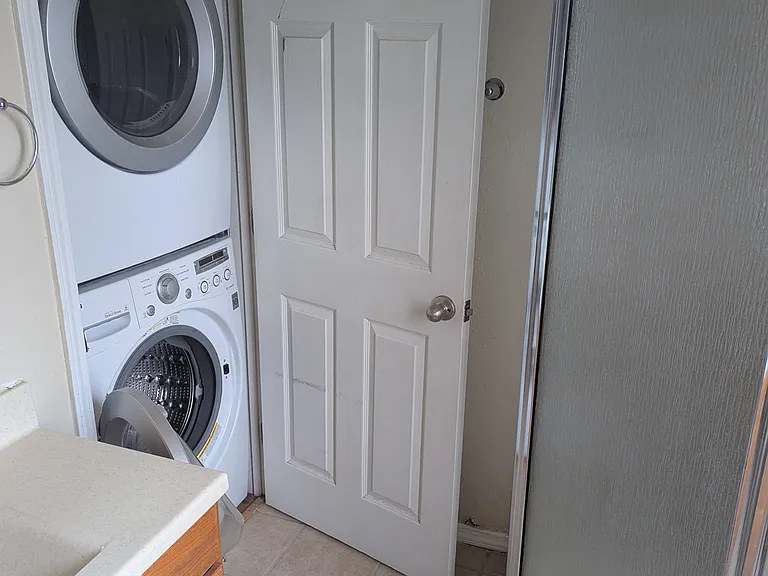 1004 W 4th St #A — Photo 11