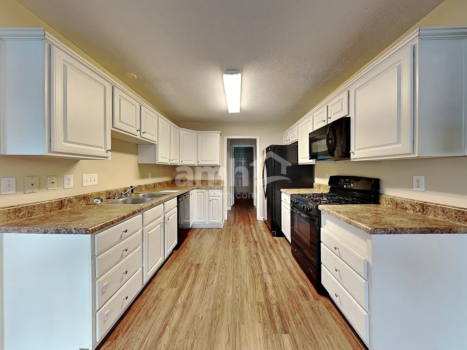 3 bed, 2.0 bath, 2135 sqft, $2,310 — Photo 3