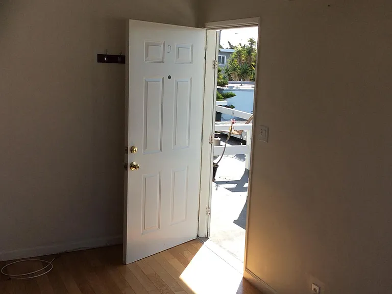 2315 Ocean Park Blvd #D — Photo 3