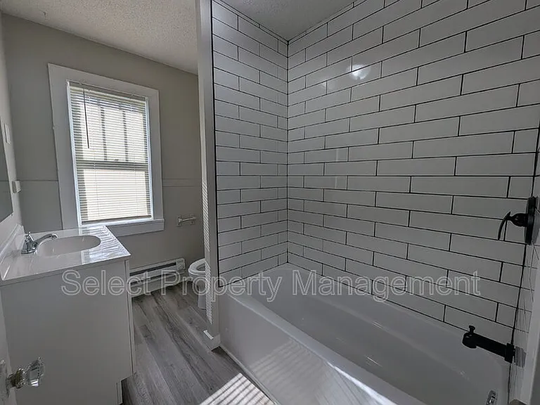 1235 Huestis Ave #B — Photo 11