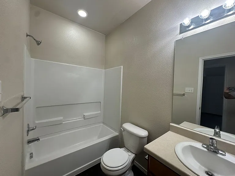 5731 Golf Hts #1 — Photo 17