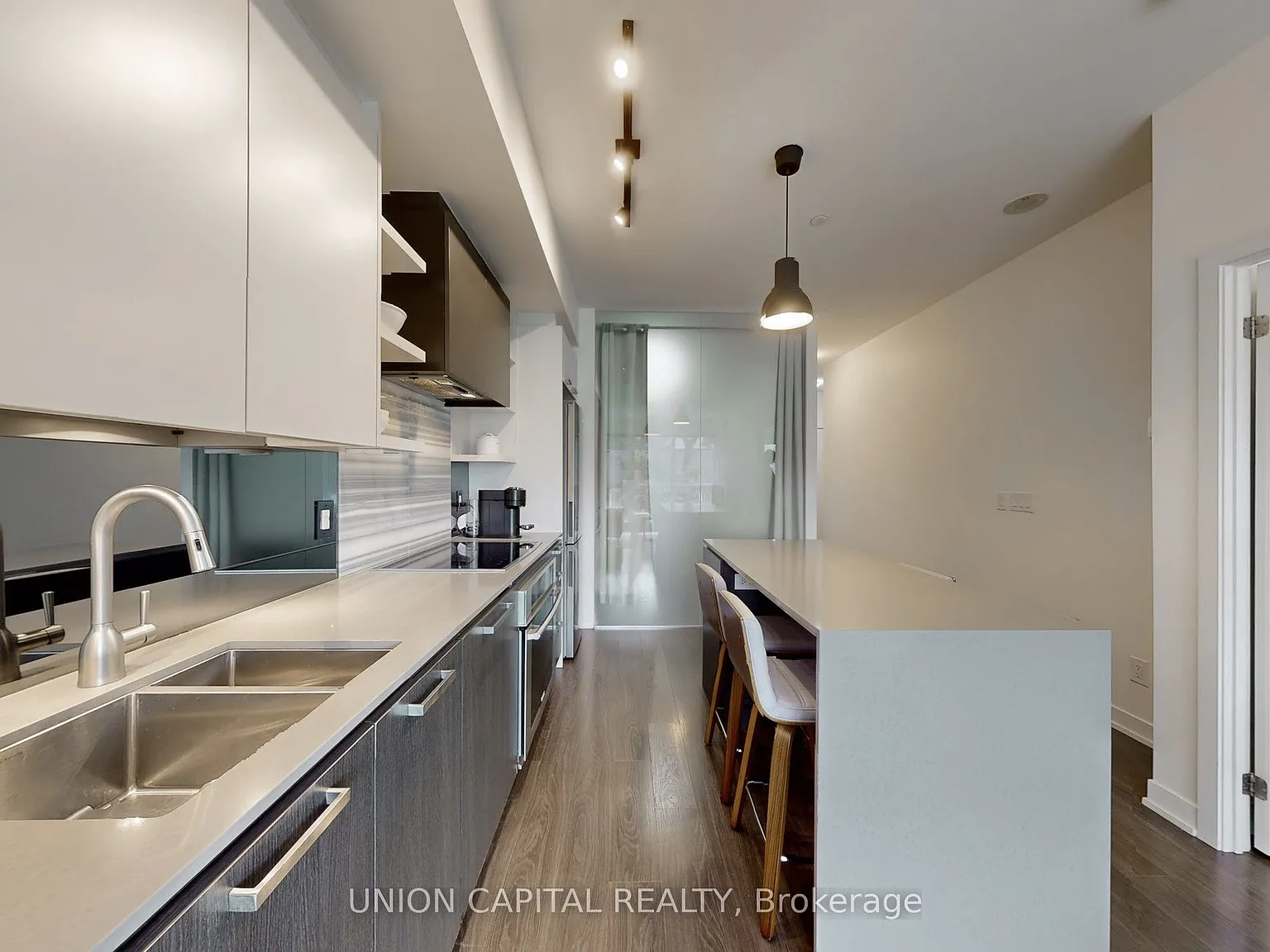 High Park Residences — Photo 2