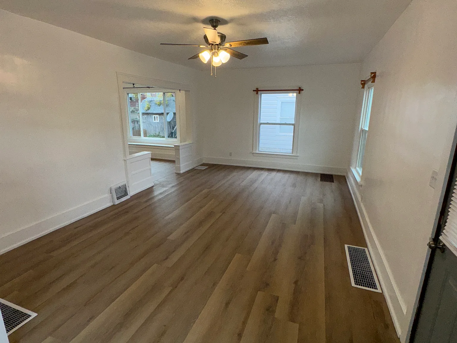 3 bed, 1.5 bath, 1344 sqft, $1,350 — Photo 2