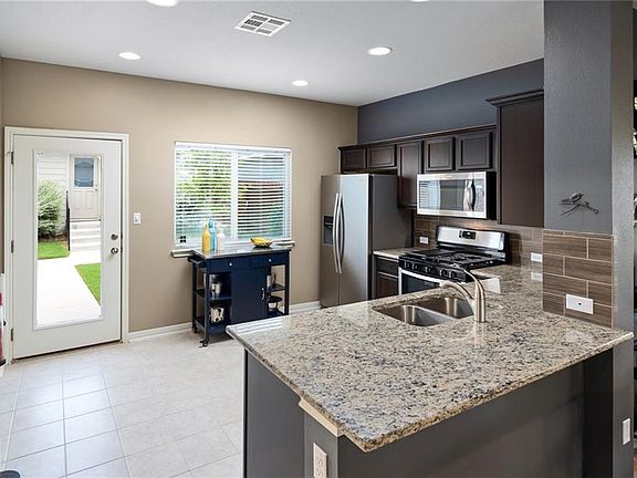 4th image of 118 Friendship Oak Dr