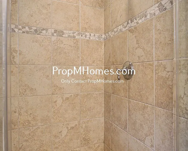 1112 Erickson St — Photo 22