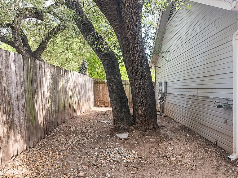 2906 Jadewood Ct #B — Photo 17