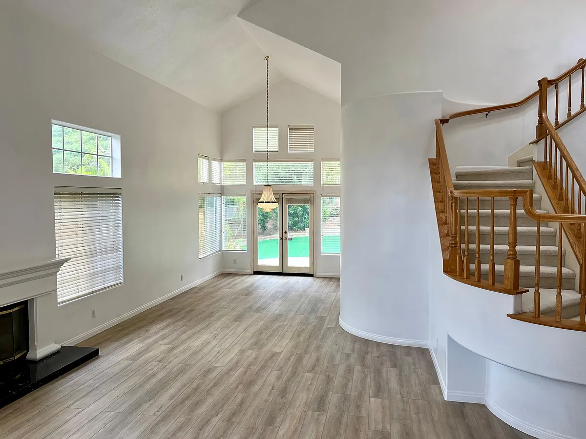 Building Photo - 26601 White Oaks Dr