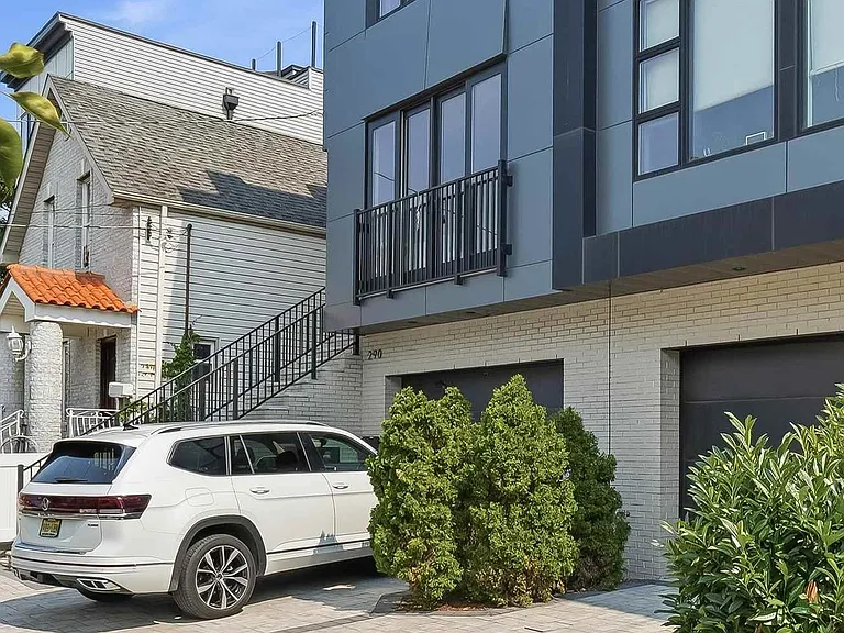 290 Griffith St #1 — Photo 28