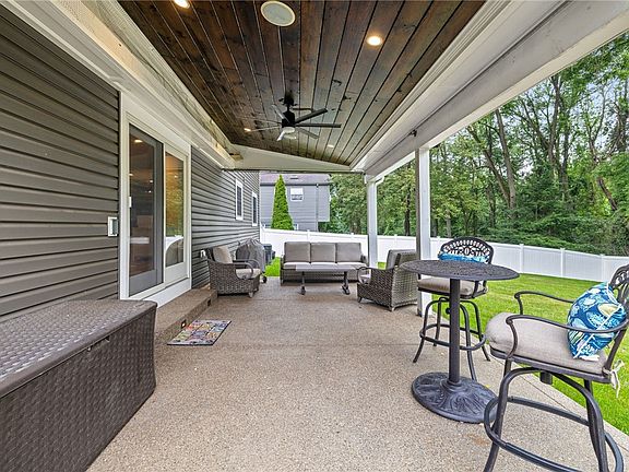 5th image of 1016 Barnsley Dr