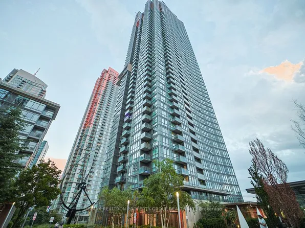 11 Brunel Ct #2605, Toronto, ON M5V 3Y3