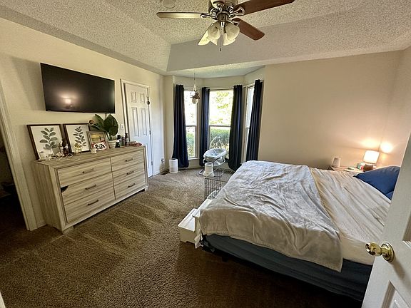 4th image of 118 Shady Maple Dr
