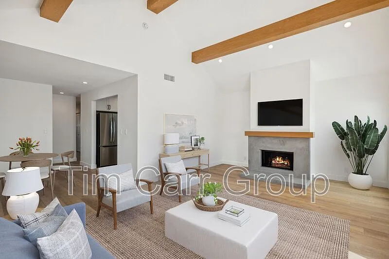3 bed, 2.0 bath, 1321 sqft, $6,995 — Photo 3