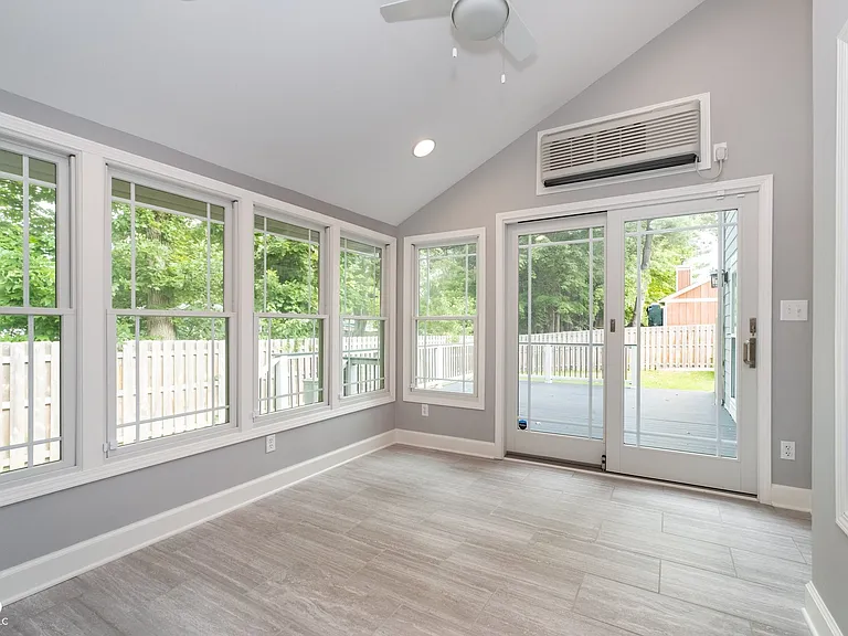 13738 Roswell Dr — Photo 25