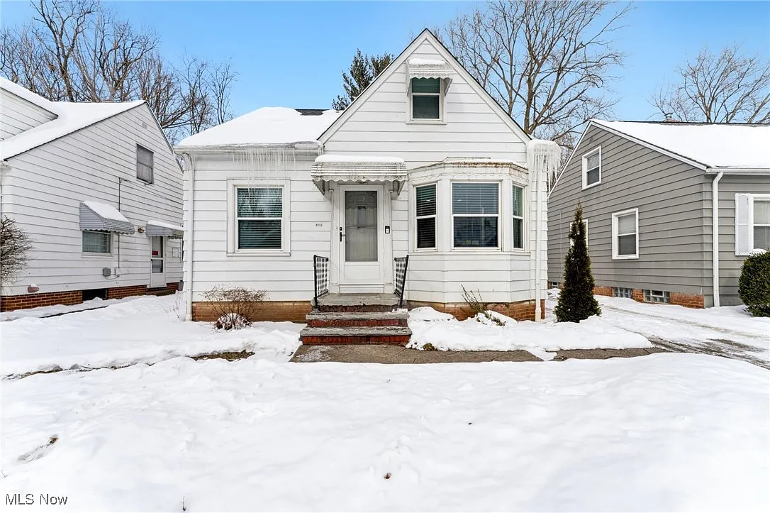 1410 Irving Ave photo 1