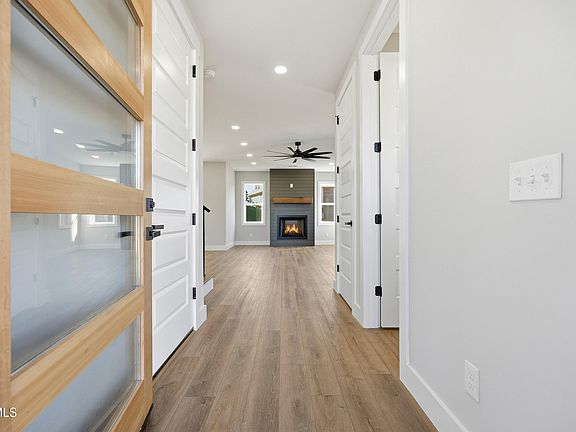 4th image of 1809 Top Sail Ct