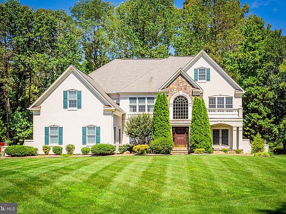 3rd image of 6400 Burke Woods Dr