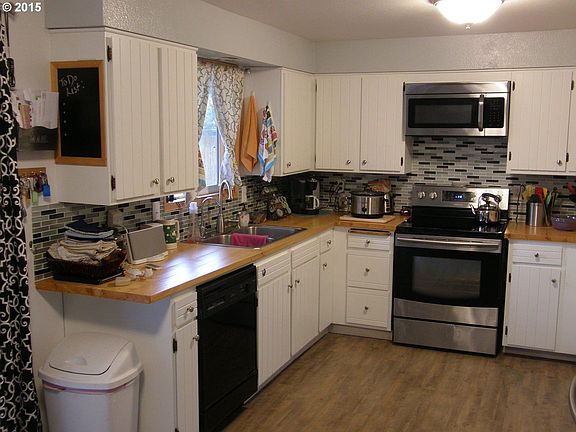 5th image of 620 NE 144th Ave