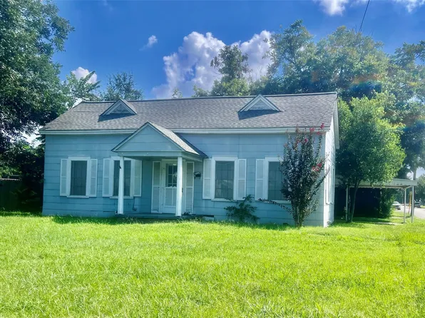 559 S Madison St, La Grange, TX 78945