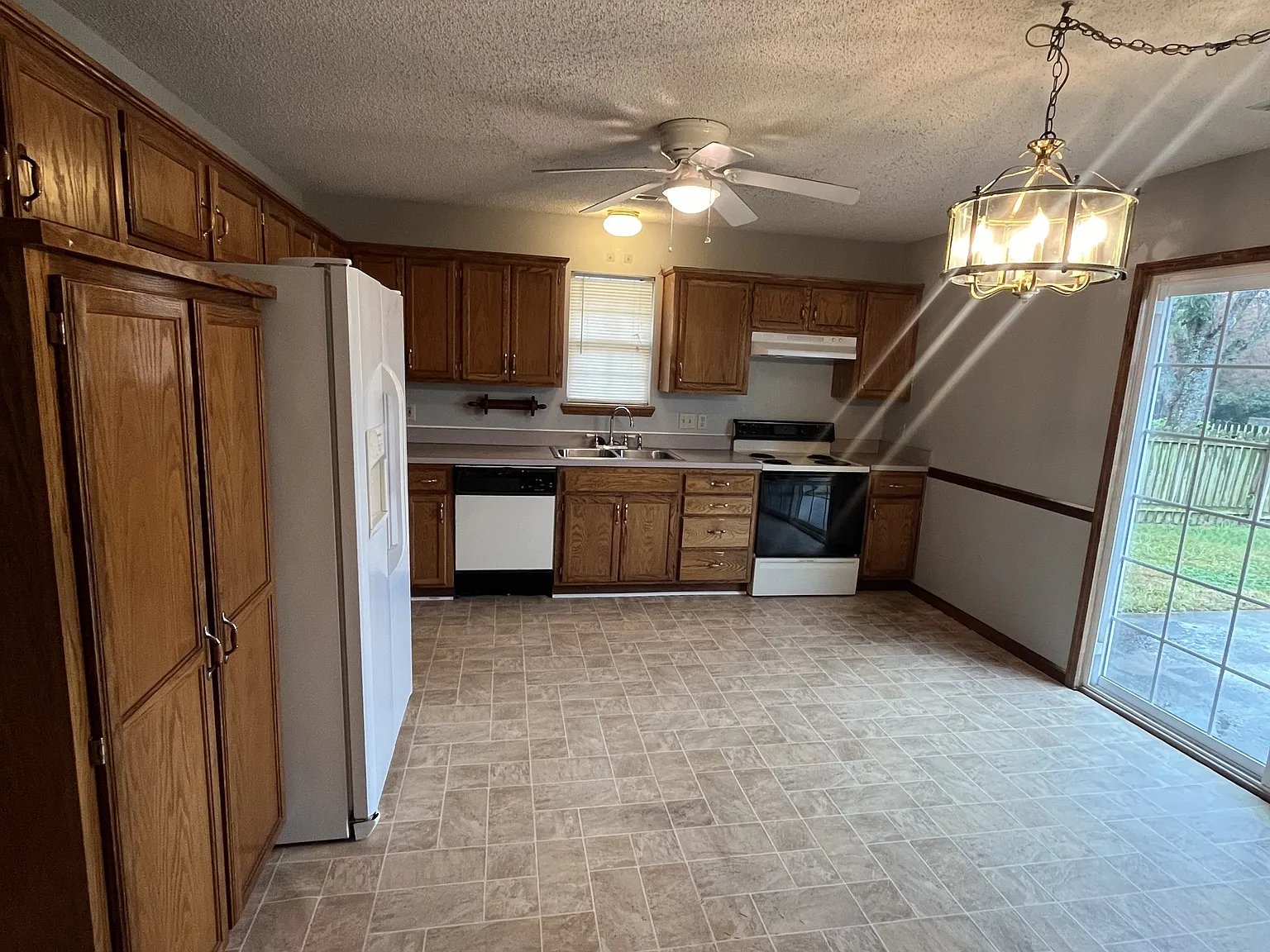 1007 Foxridge Dr - 1 — Photo 3