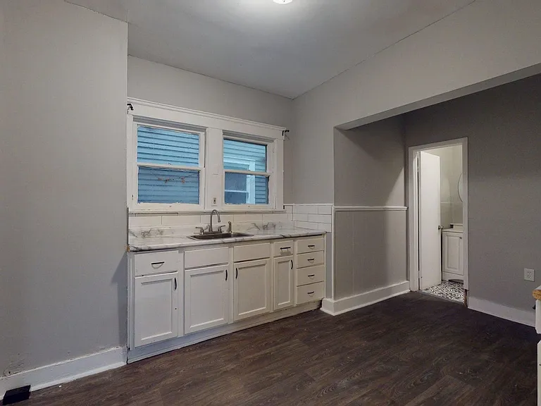 3889 W 33rd St — Photo 17