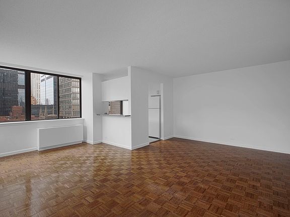 3rd image of 124 W 60th St APT 41M