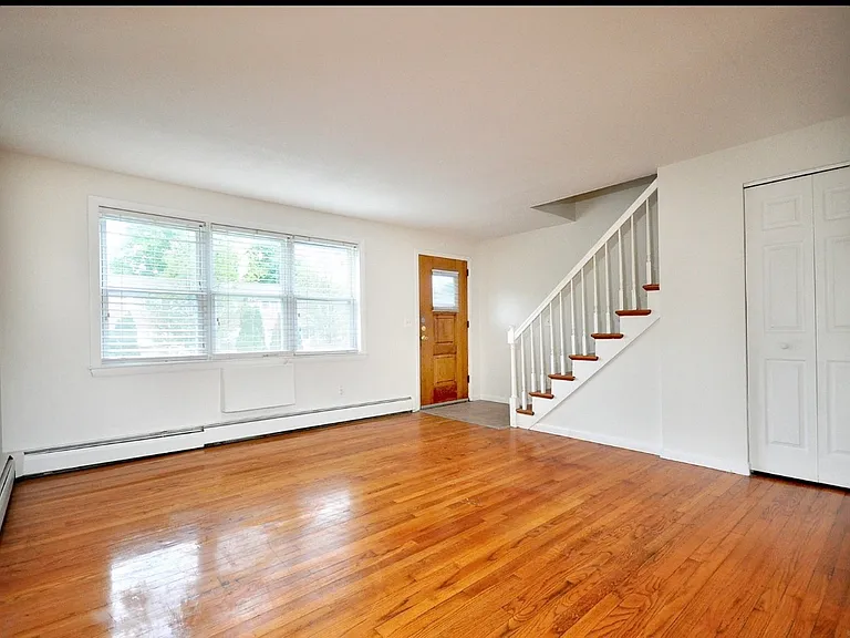 571 Hartford Rd #5 — Photo 2