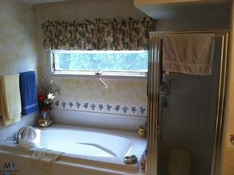 3rd image of 17410 Lake View Cir
