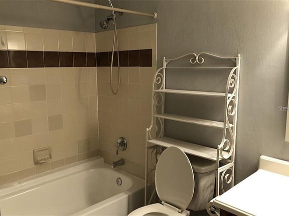 5th image of 6004 Westgate Dr APT 201