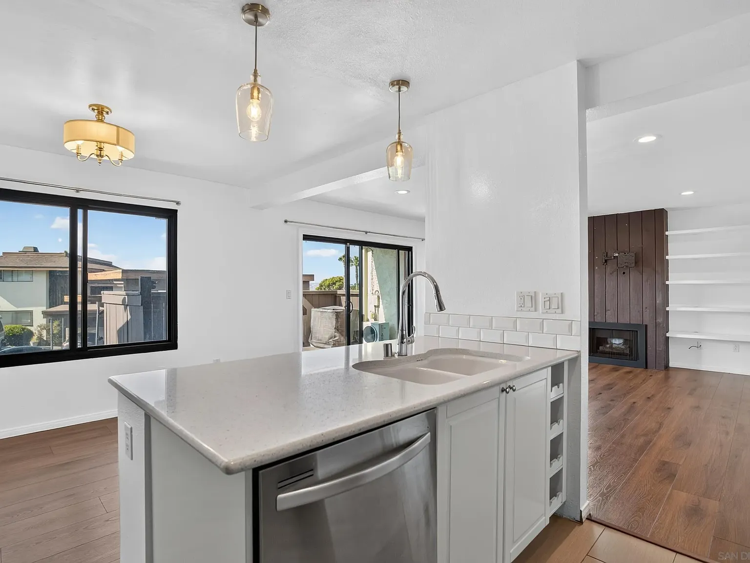 2 bed, 2.0 bath, 1182 sqft, $3,500 — Photo 3