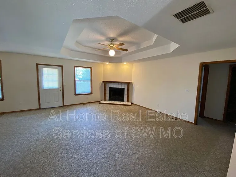 402 N Becky Cir — Photo 2
