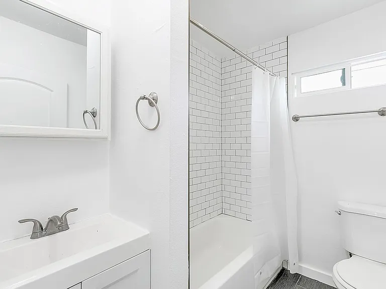 1148 E 48th St — Photo 14