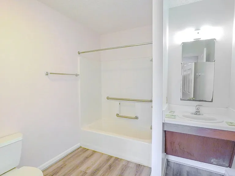 1324 N Main St — Photo 23