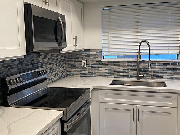 3rd image of 5000 S Centinela Ave APT 201