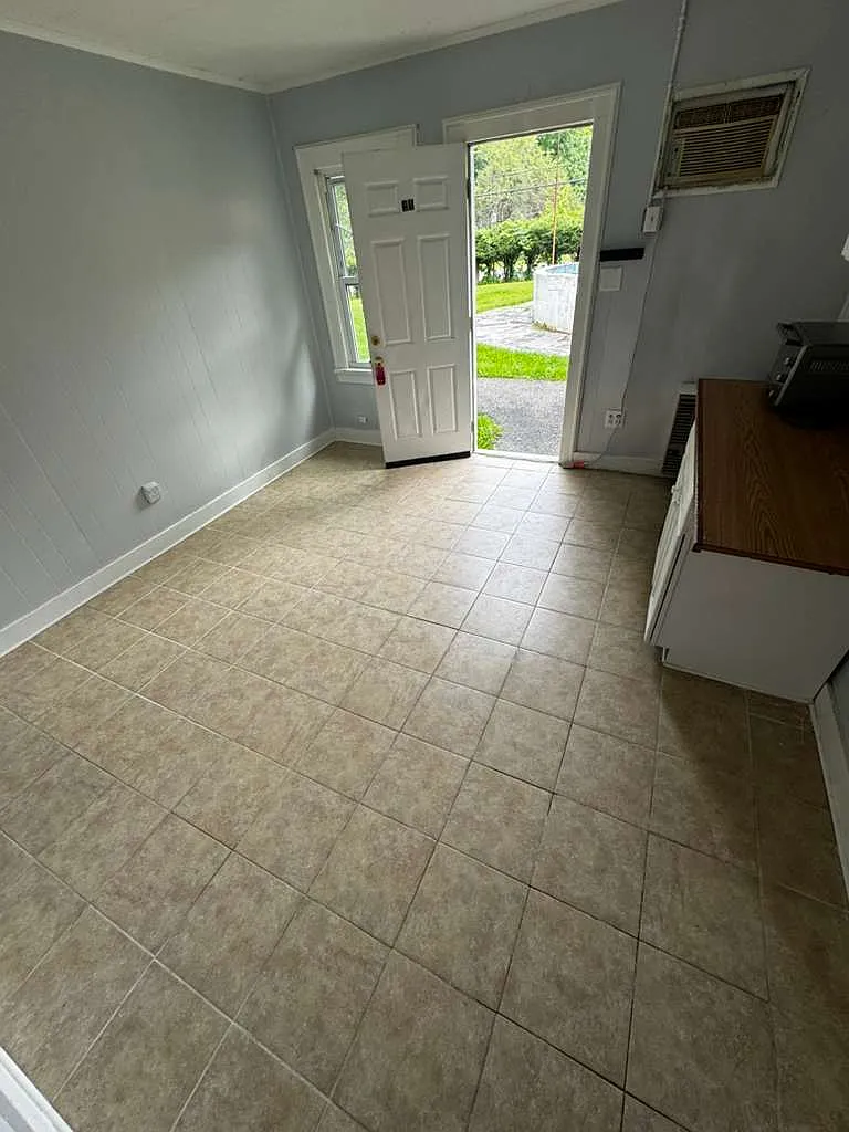 Studio, $850 — Photo 4