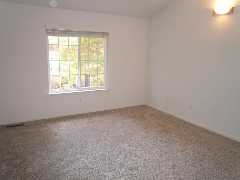 312 James Cir — Photo 7