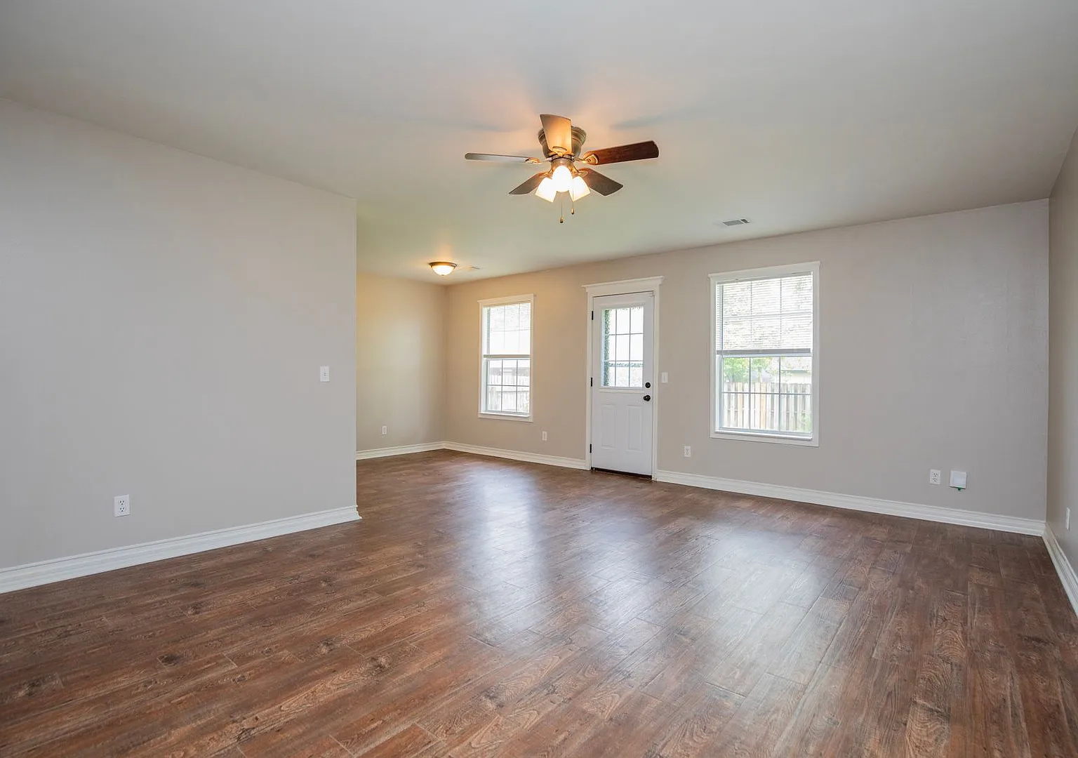 872 NW A — Photo 2