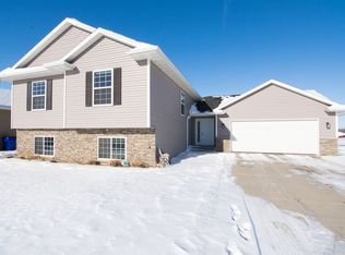 6414 Deer Stone Dr SW, Cedar Rapids, IA 52404