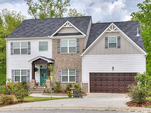 3rd image of 716 Isleworth Dr