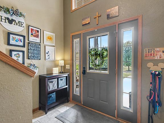 5th image of 2306 Surrey Ln