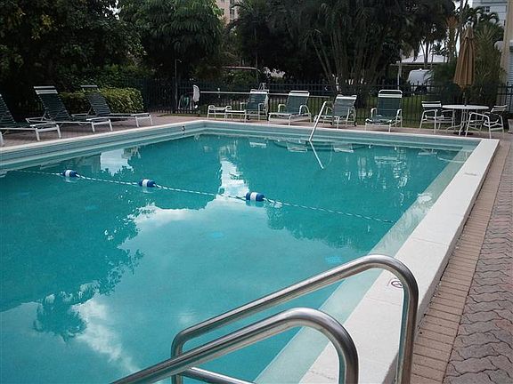 3rd image of 1950 Gulf Shore Blvd N APT 310