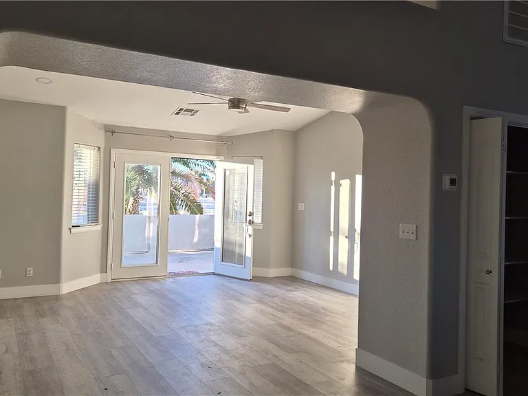 5271 Deanna St — Photo 11