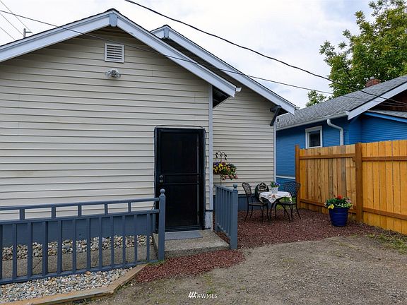 3rd image of 1235 Warren Ave