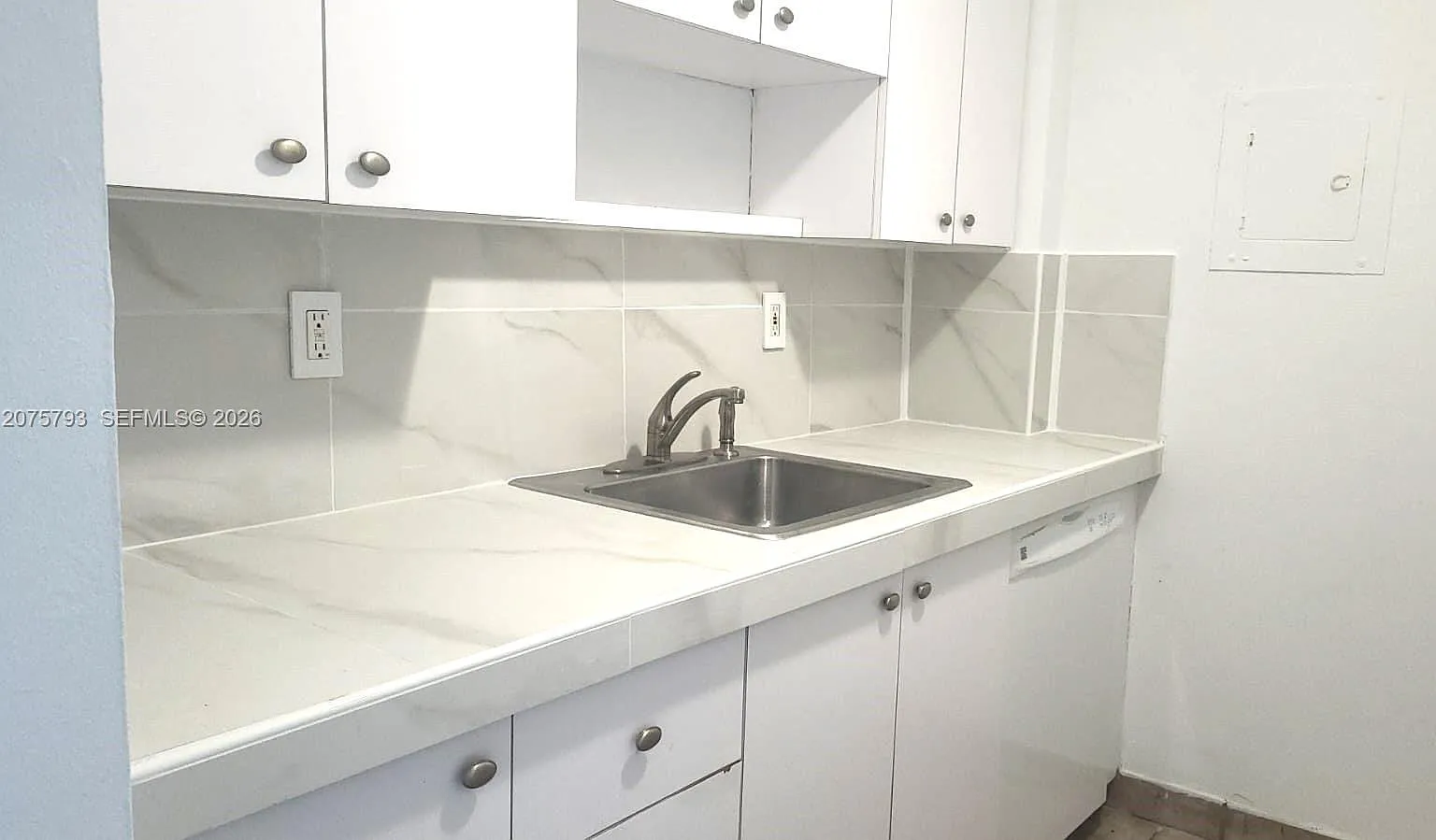 Waterside Towers Condo — Photo 4