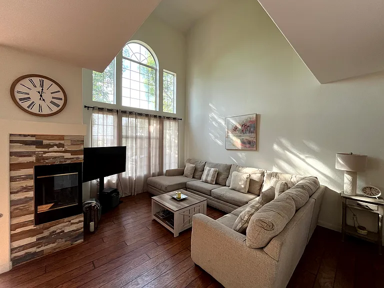 1888 Matin Cir — Photo 8
