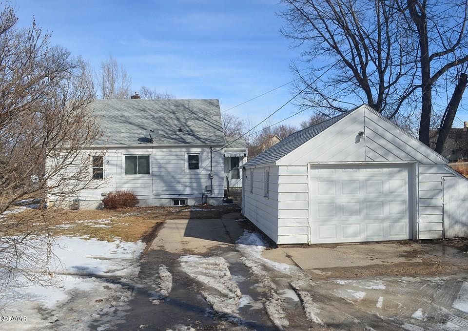 1st image of 414 Minnesota Ave E