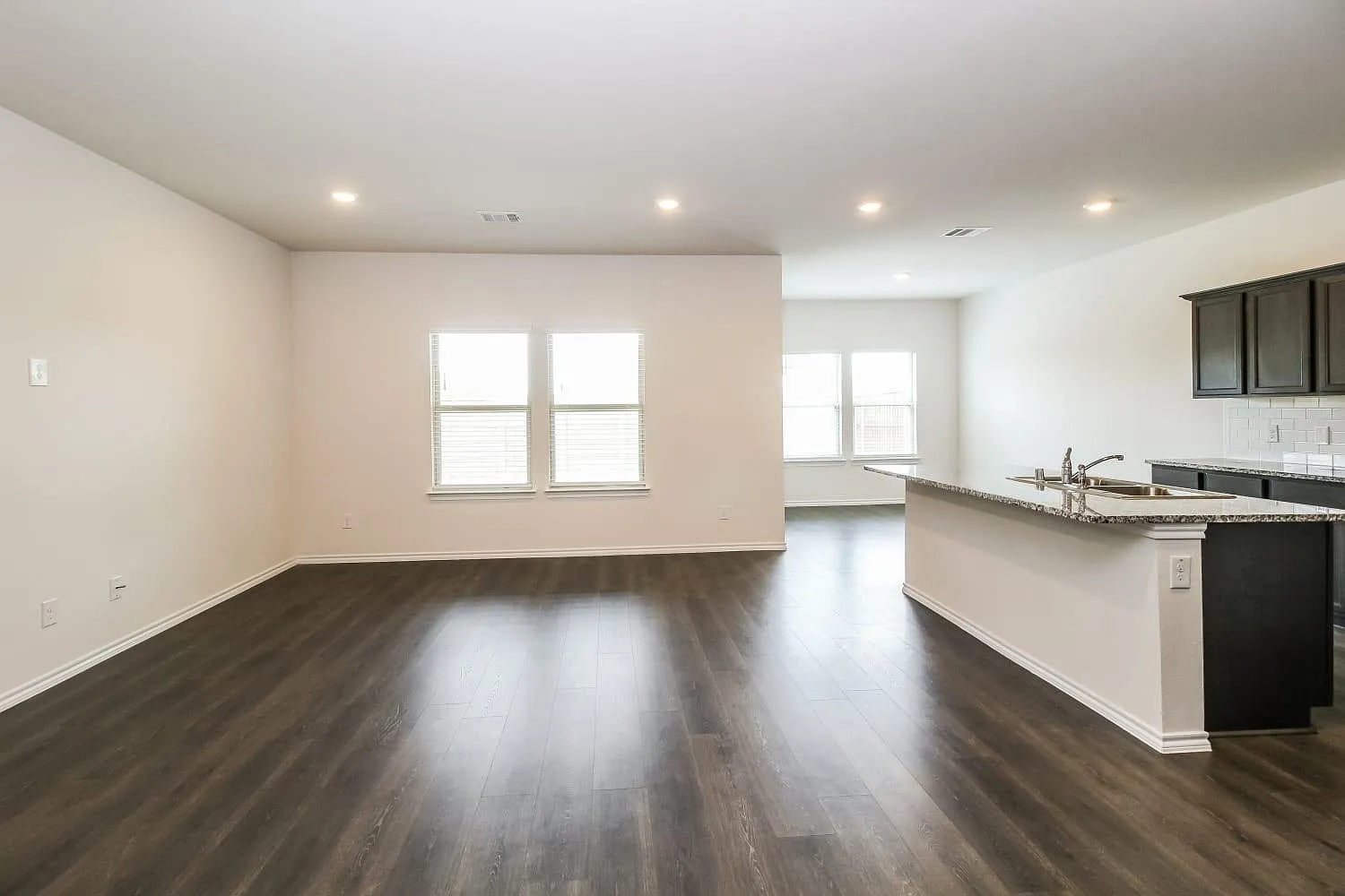 4 bed, 3.0 bath, 2414 sqft, $2,249 — Photo 3