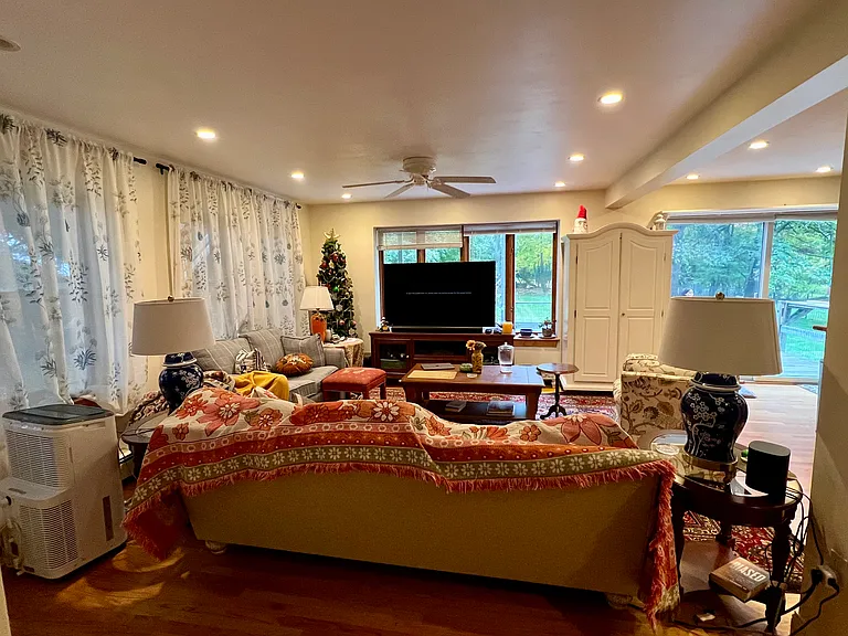 46 Auburndale Ave — Photo 5