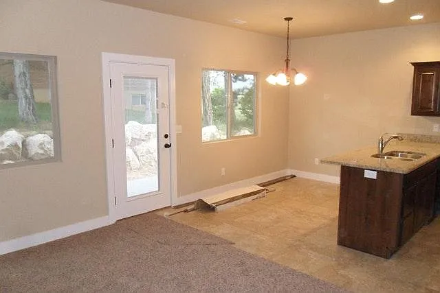 3 bed, 2.5 bath, 1429 sqft, $1,895 — Photo 2