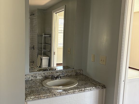 4th image of 941 Tonawanda St #16160074