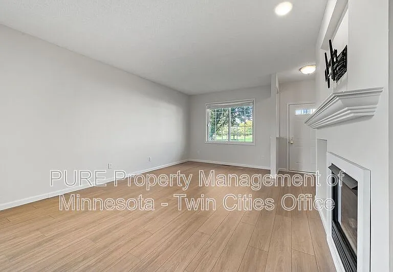 1877 111th Ave NE — Photo 5